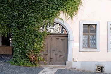 Türen öffnen sich zur Stadt